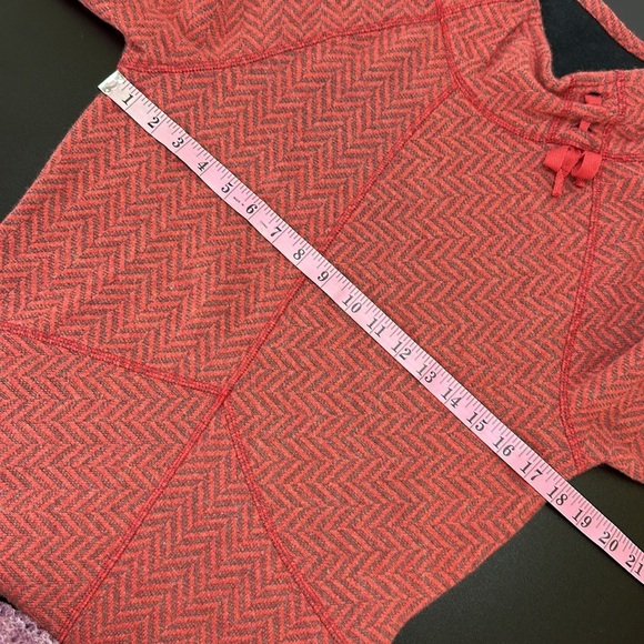 Prana Mattea Wool Blend Chevron Pattern Top Mock Neck Sz M Asymmetrical Hem - Picture 10 of 13